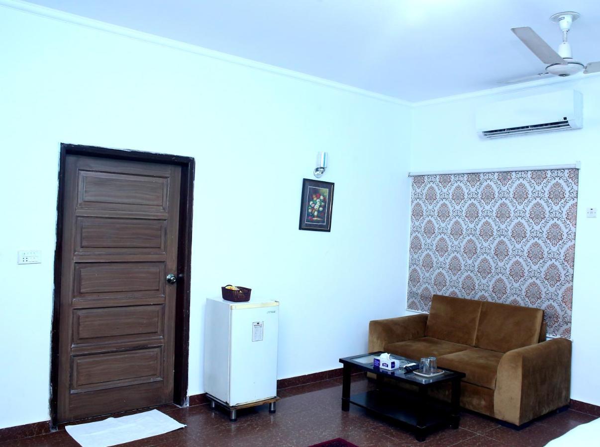 Premier Inn Mall Lahore Eksteriør billede