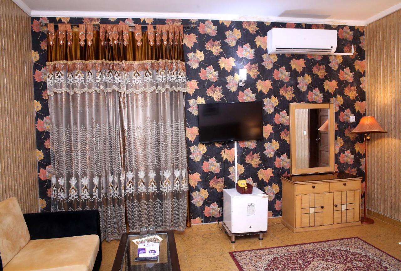 Premier Inn Mall Lahore Eksteriør billede
