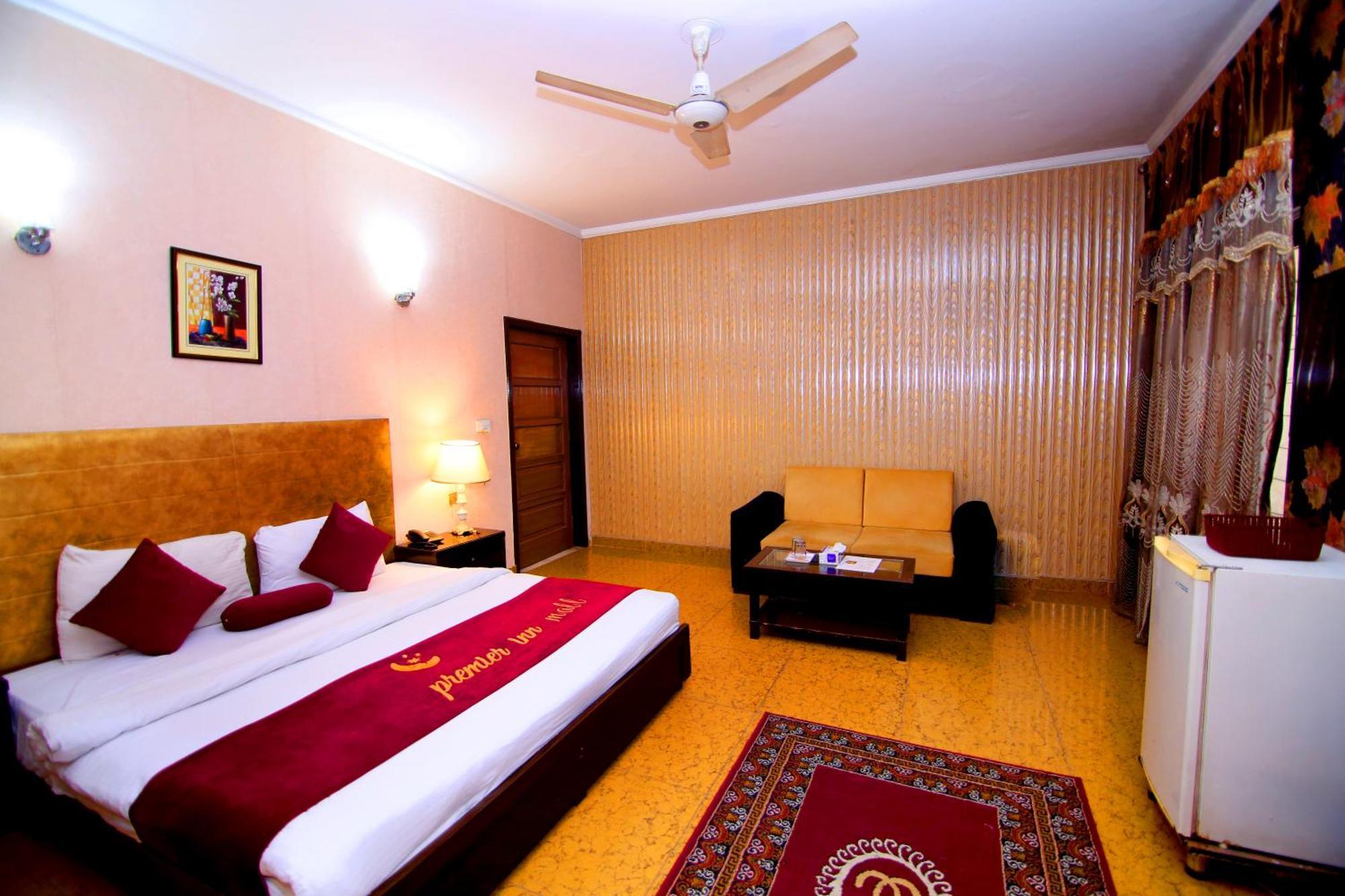 Premier Inn Mall Lahore Eksteriør billede