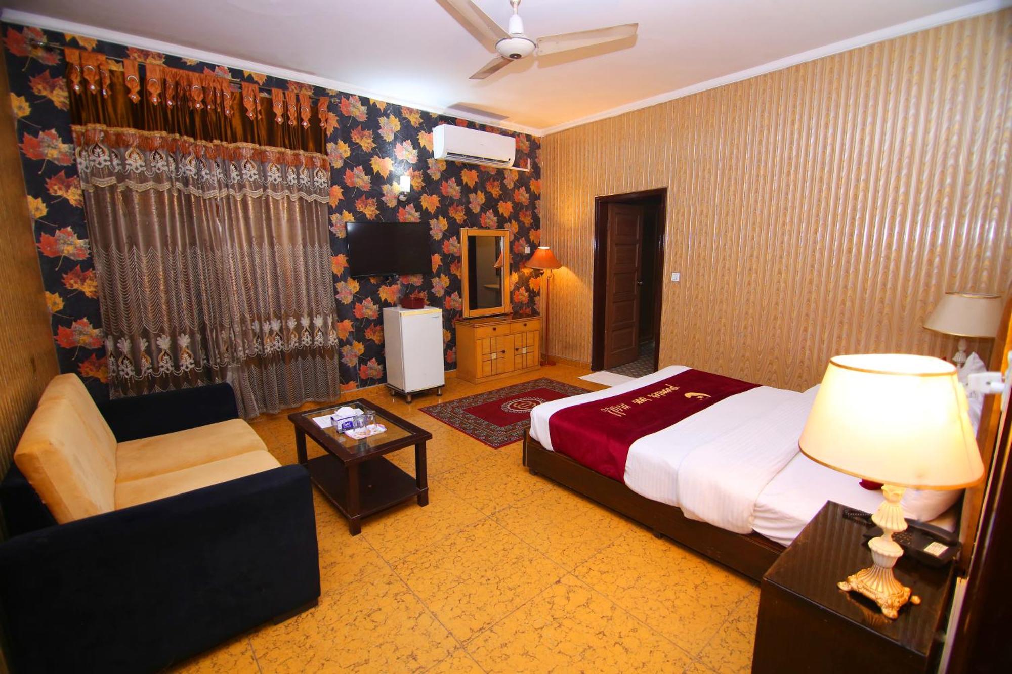 Premier Inn Mall Lahore Eksteriør billede